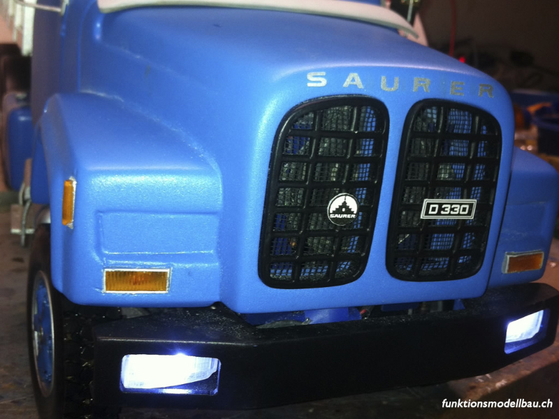 Saurer Logo mit Typenschilder