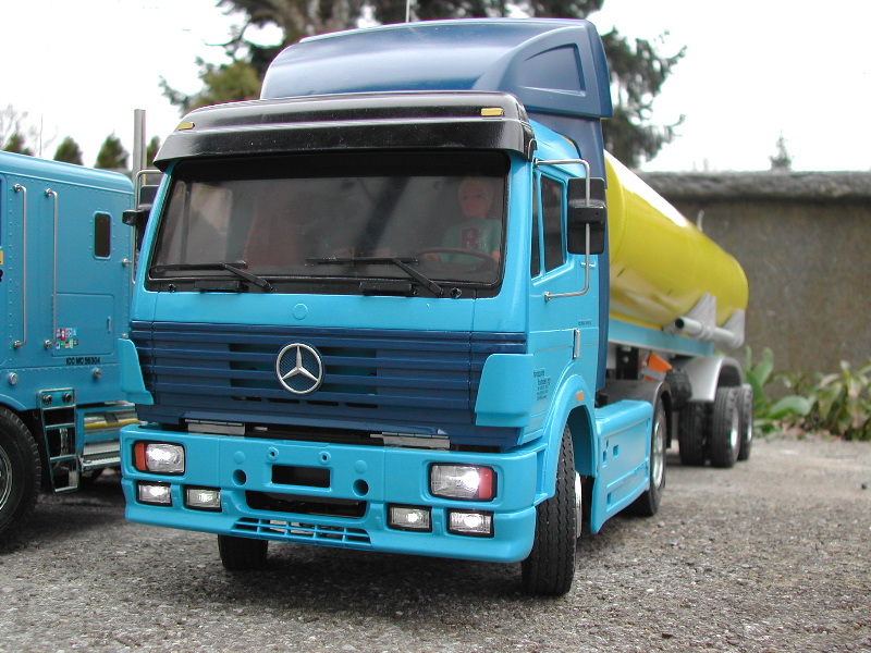 Tamiya Mercedes-Benz SK 1838 SL